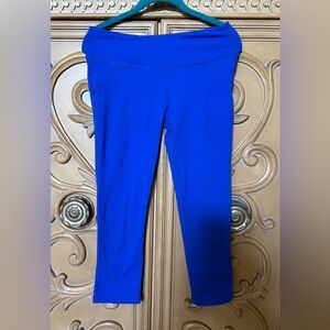 Fabuletics Capri leggings in Vibrant Royal Blue guc sz xtra small